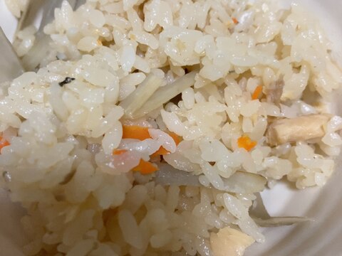 簡単★鮭水煮缶で炊き込みご飯